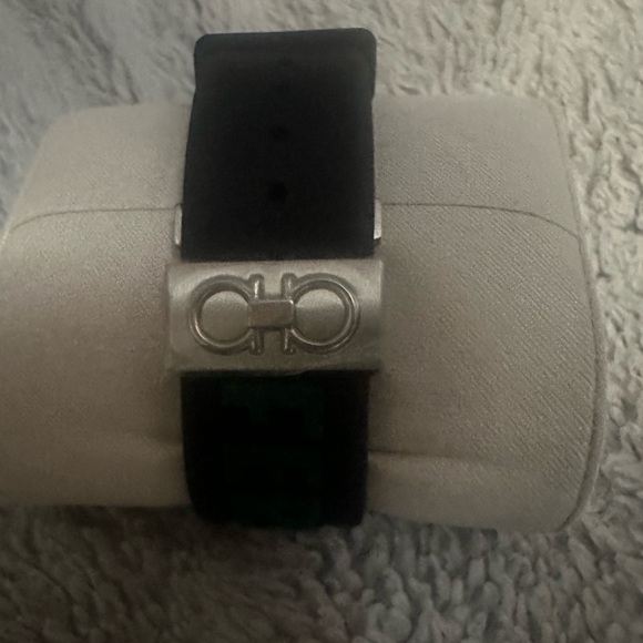 SALVATORE FERRAGAMO watch - Picture 8 of 13